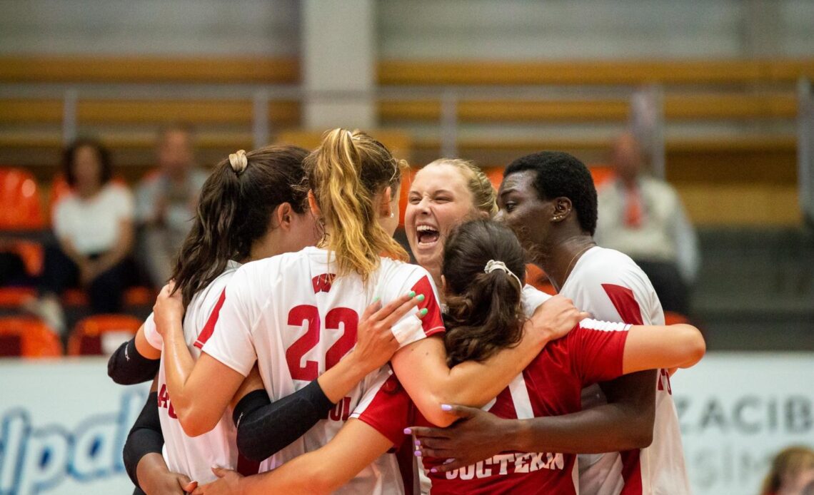 Badgers Win Five-Set Thriller over Eczacibasi