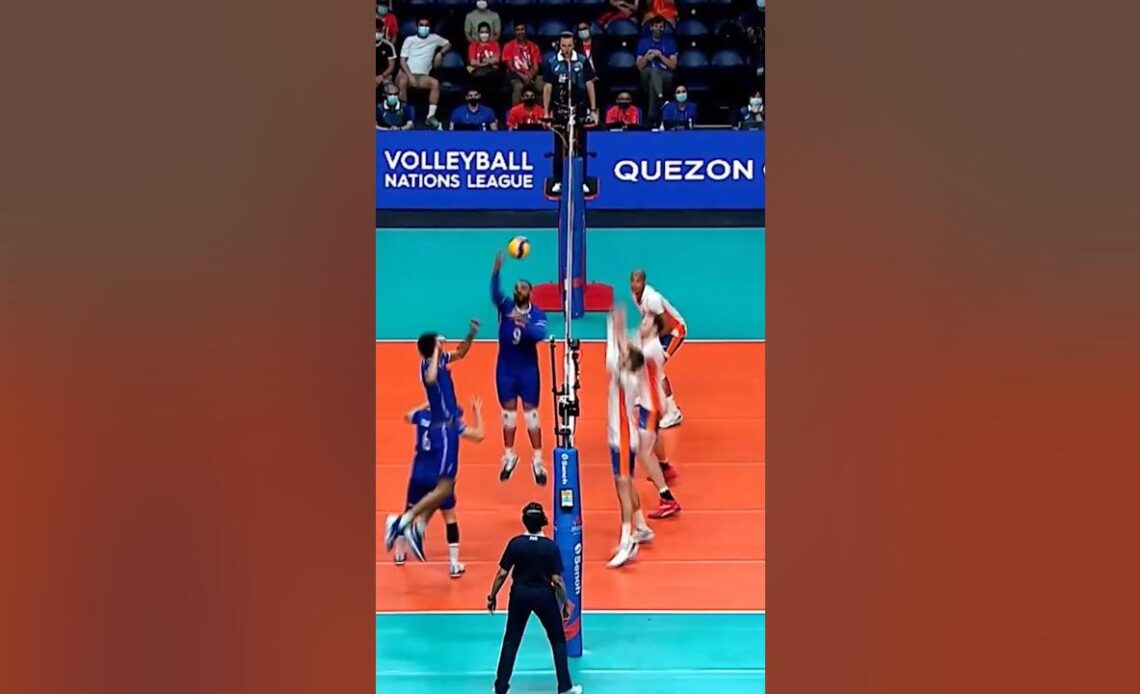 Cheeky move 🥵😂 #volleyballworld