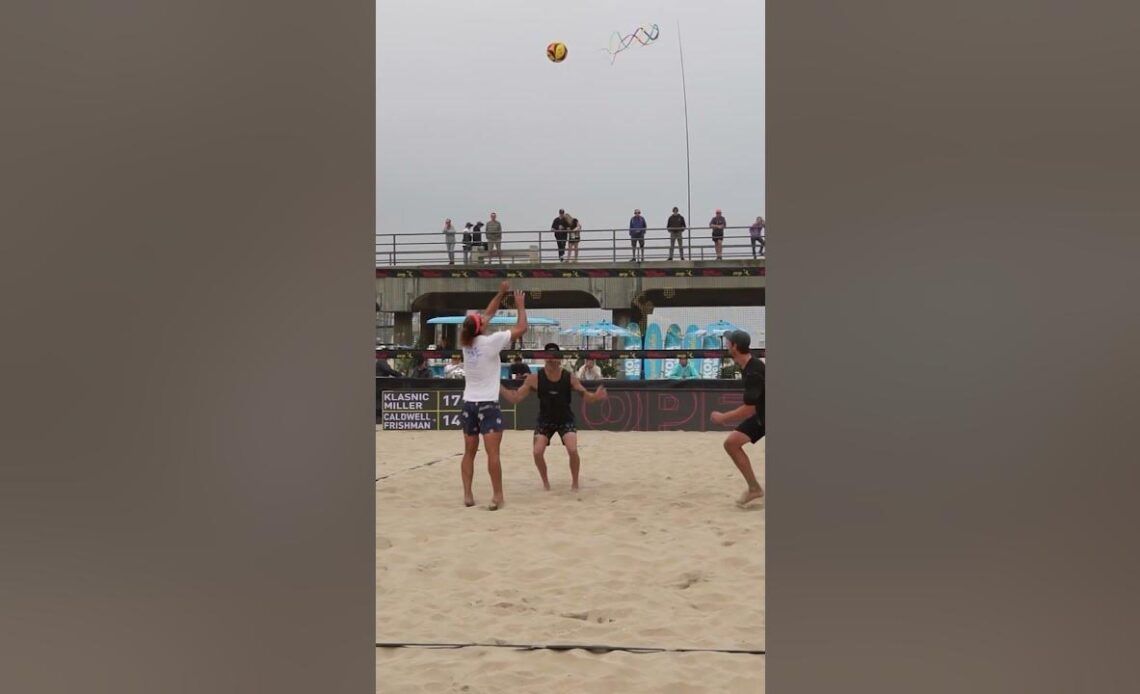 “DJ Absolutely Unloading” 😱 #Volleyball #Highlights #AVP #Huntington #BeachVolleyball #Bounce