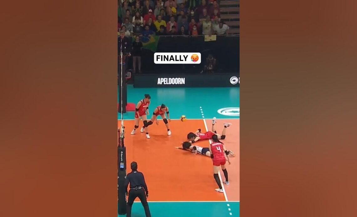 What doesn’t this rally have?! 🤯 #volleyballworld #megarally #volleyball