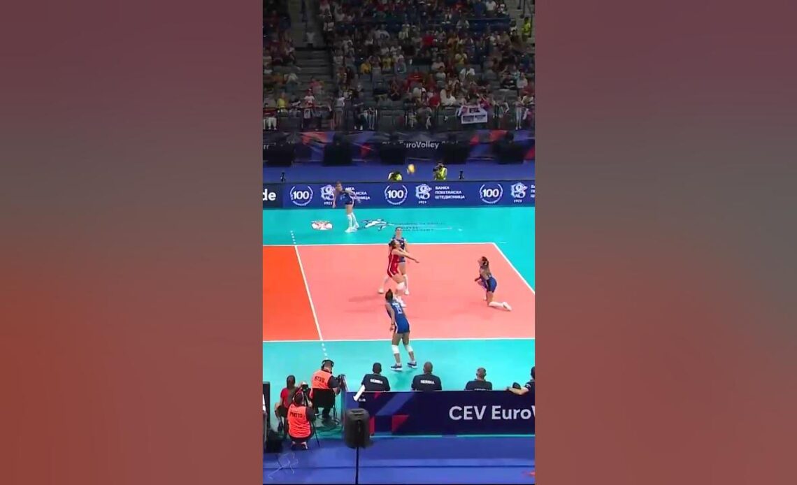 The Serbian Dig👌! Give us more PLEASE! #volleyball #europeanvolleyball