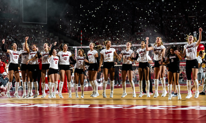 92,003: Nebraska sweeps Omaha before women's-sports record crowd