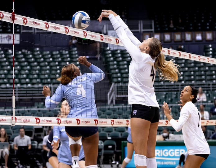 NCAA: Oregon sweeps UH; Northwestern, Duke, Loyola Chicago score upsets