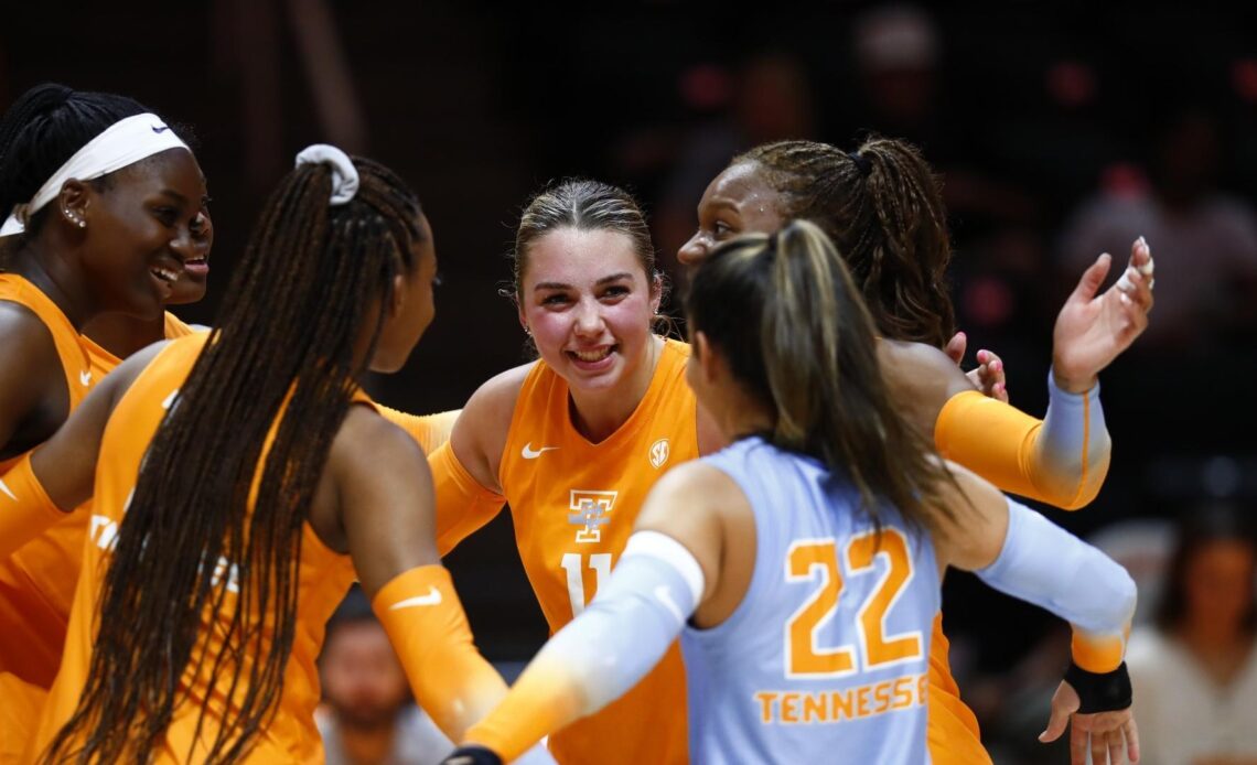 #15 Lady Vols Top Chicago State for Sixth Sweep of the Season