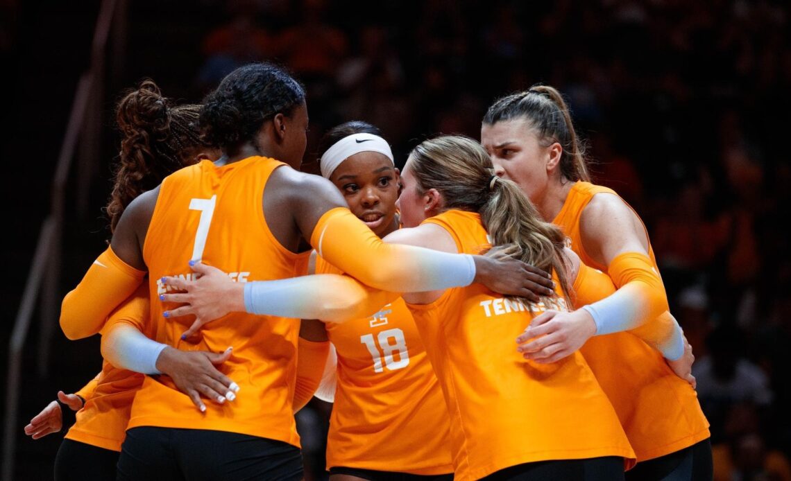 #24 Lady Vols Battle, Fall Short in Five-Set Thriller at #1 Wisconsin