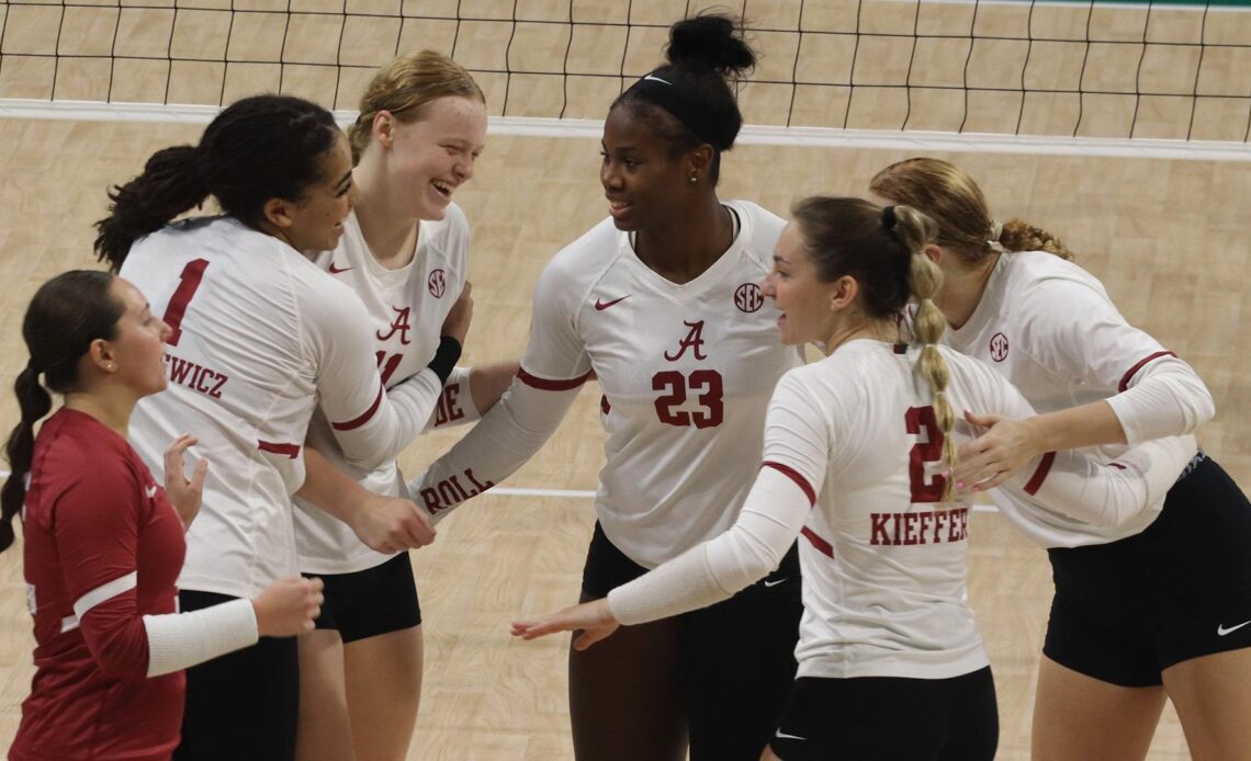 Alabama Volleyball Continues Sweep Streak with Three-Set Win over Alabama A&M