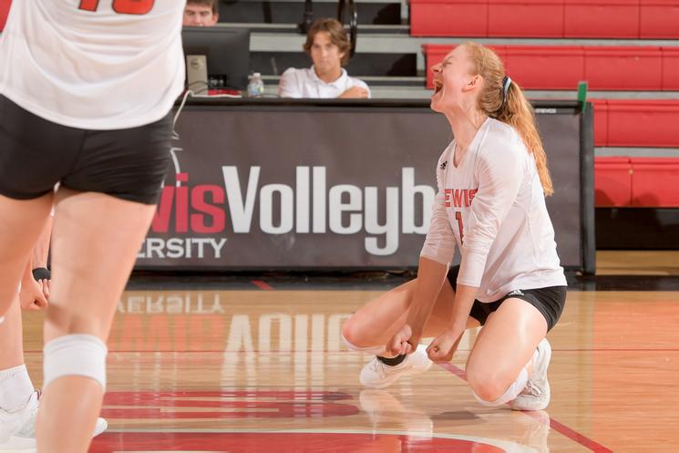 Lewis Women's Volleyball Earns Road Win Over William Jewell