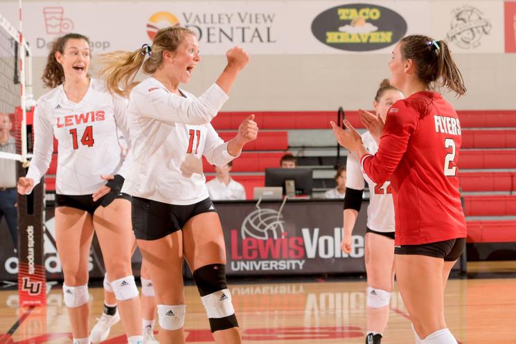 Lewis Women's Volleyball Sweeps Drury to Open GLVC Play