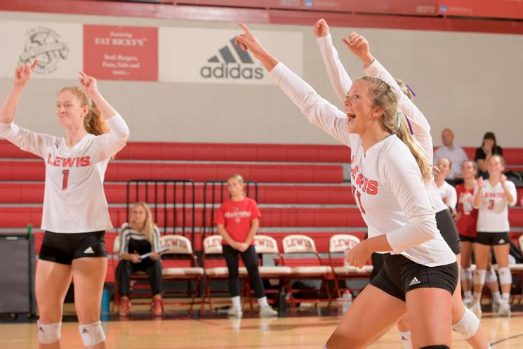 Lewis Women's Volleyball Sweeps Southwest Baptist, Opens GLVC Play 2-0