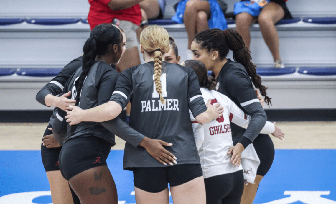 Volleyball Falls to Ole Miss in Three Sets Friday in Oxford