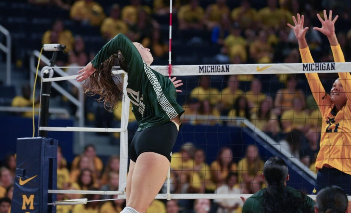 Volleyball Sweeps Michigan to Open B1G Action