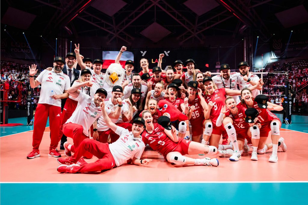 WorldofVolley Olympic Qualifiers Pool C USA and Poland Seize Final