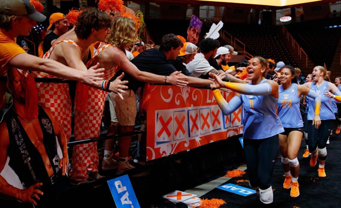 #10 Lady Vols Top #22 Auburn in Four Sets