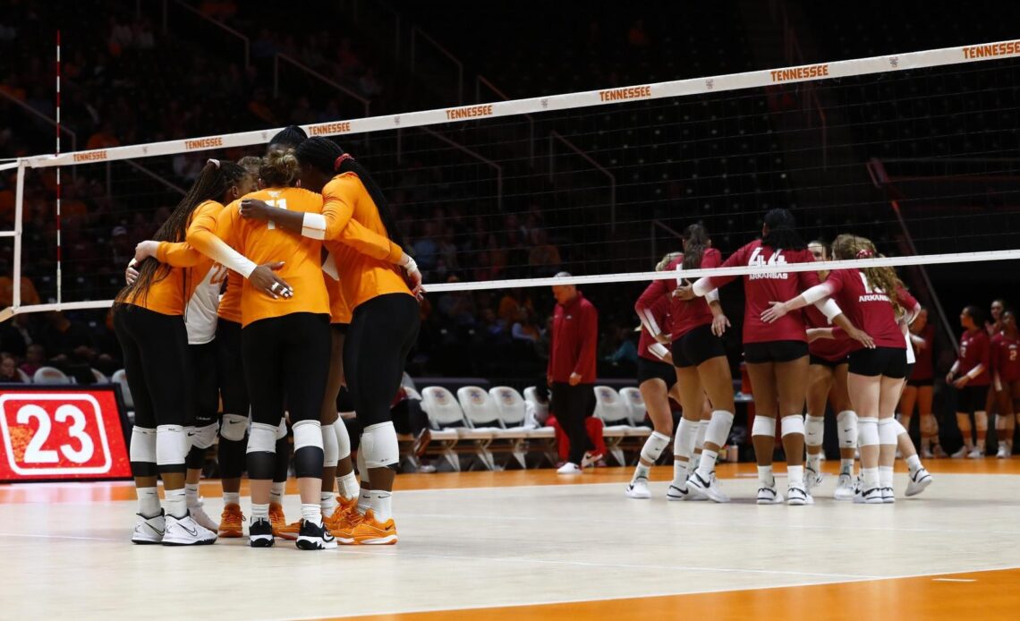 #12 Lady Vols Fall to #10 Arkansas in Four Sets