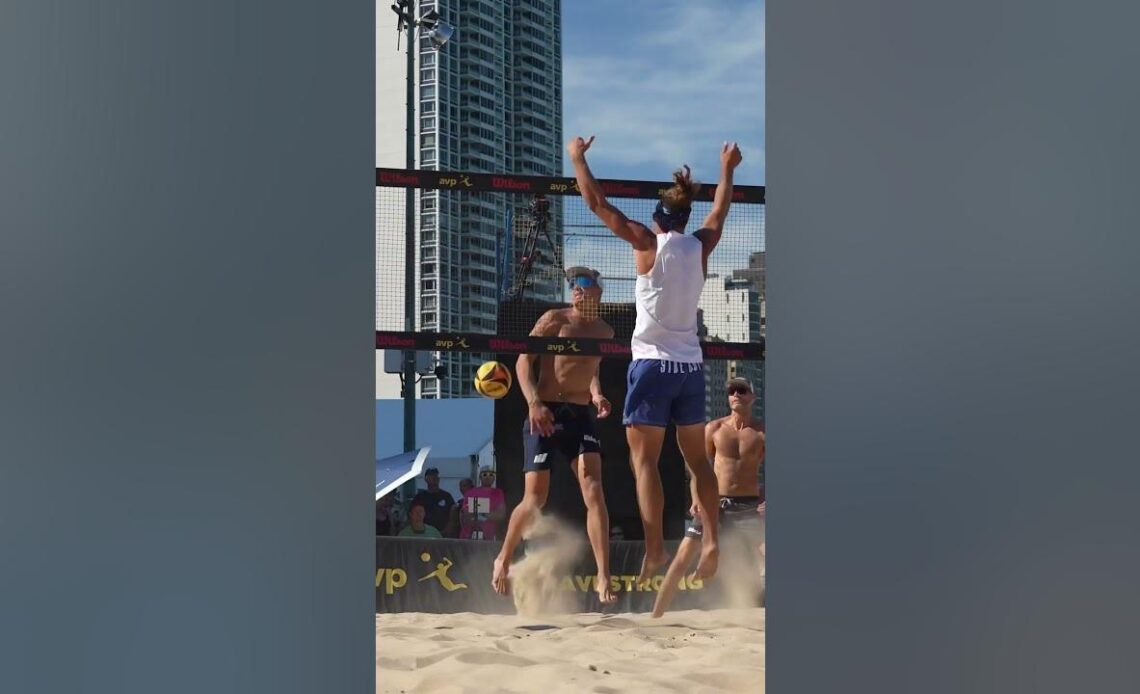 DJ Clamping Bodies In Chicago 👀 #VolleyballPlayer #BeachVolleyball #Volleyball #Blocking #Vball