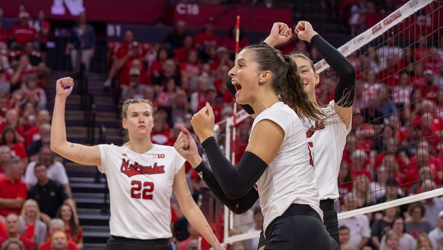 No. 2 Nebraska volleyball tallies its 10th sweep of the season over No. 13 Penn State