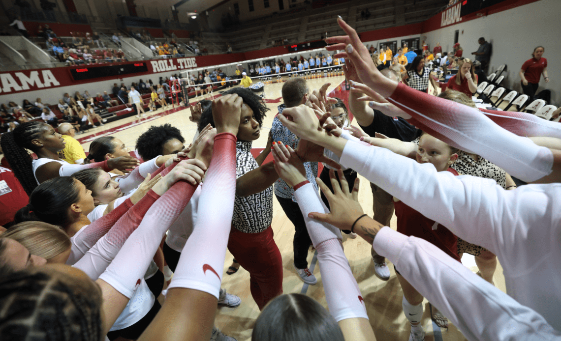 Volleyball Falls to No. 12 Tennessee Wednesday, 3-0