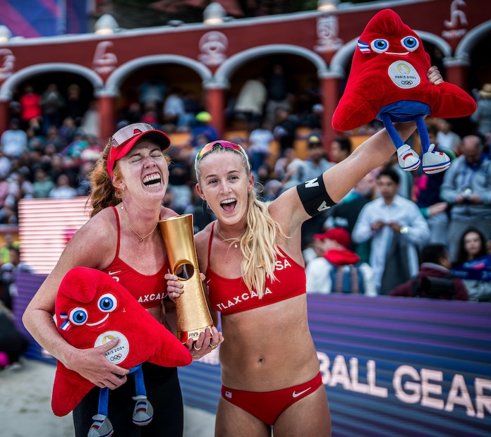 WORLD CHAMPIONS! Kelly Cheng and Sara Hughes claim gold