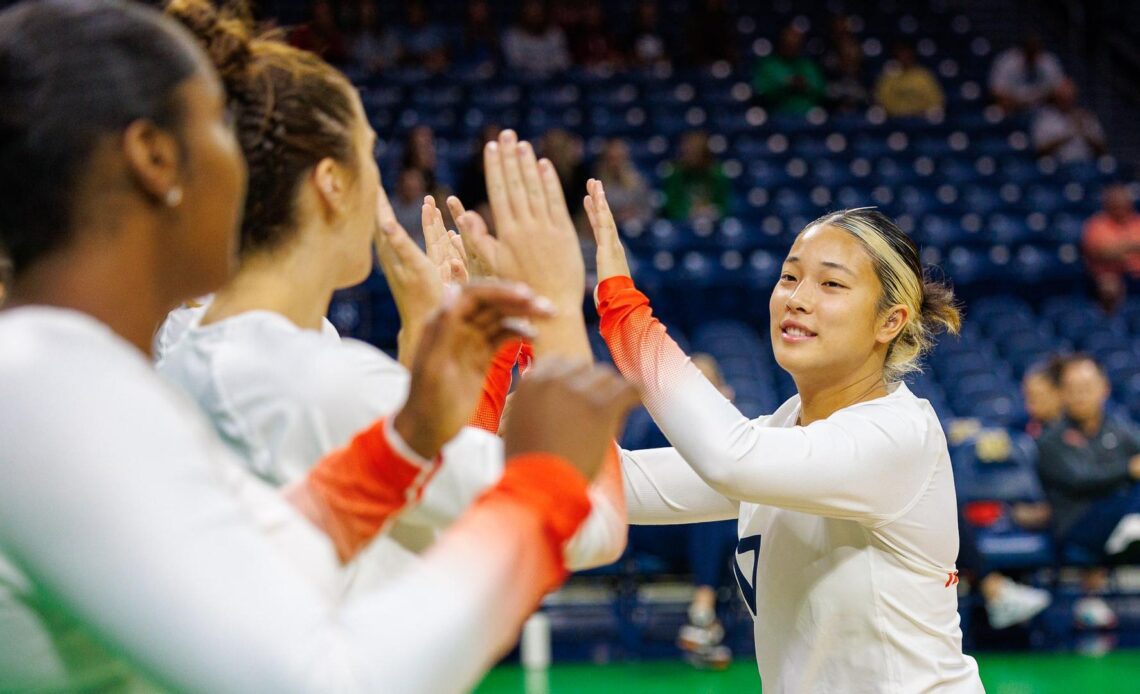 Weekend Clashes Against #15 Penn State, Iowa Await Illinois Volleyball