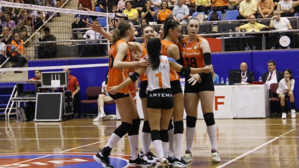 WorldofVolley :: TUR W: Eczacıbaşı Dynavit's Remarkable Comeback in the Vodafone Sultanlar League