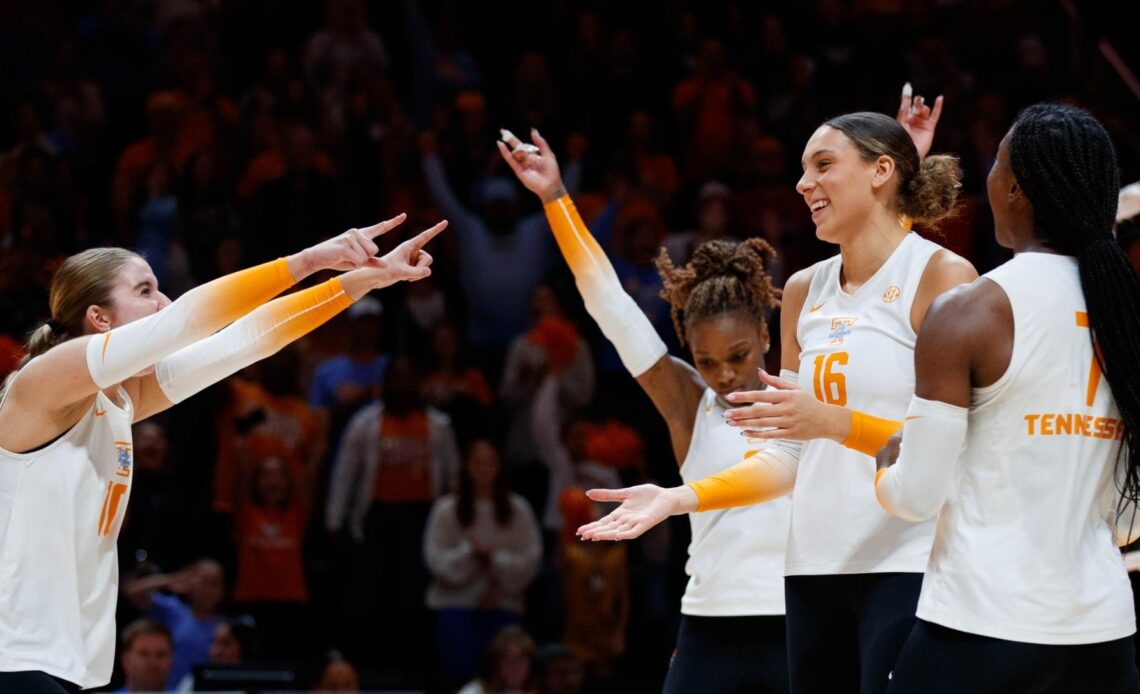 Lady Vols Rise to Eighth in AVCA Rankings