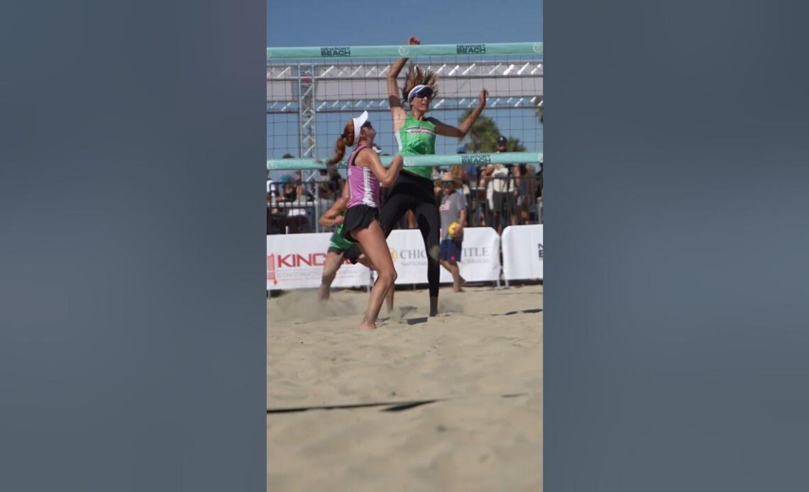 Olympic Gold Medalist Alix Klineman plays pro 4 vs 4 beach volleyball #beachvolleyball #volleyball