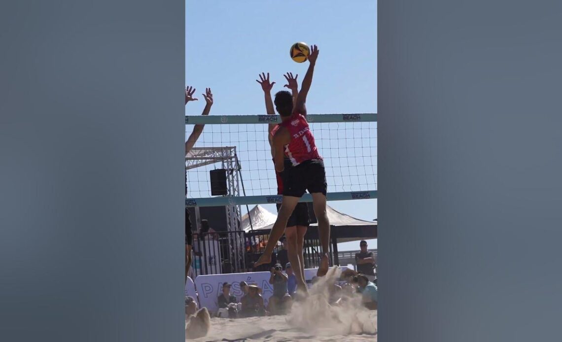 Taylor Crabb LIPPING & DELIVERING #beachvolleyball #volleyball #shorts