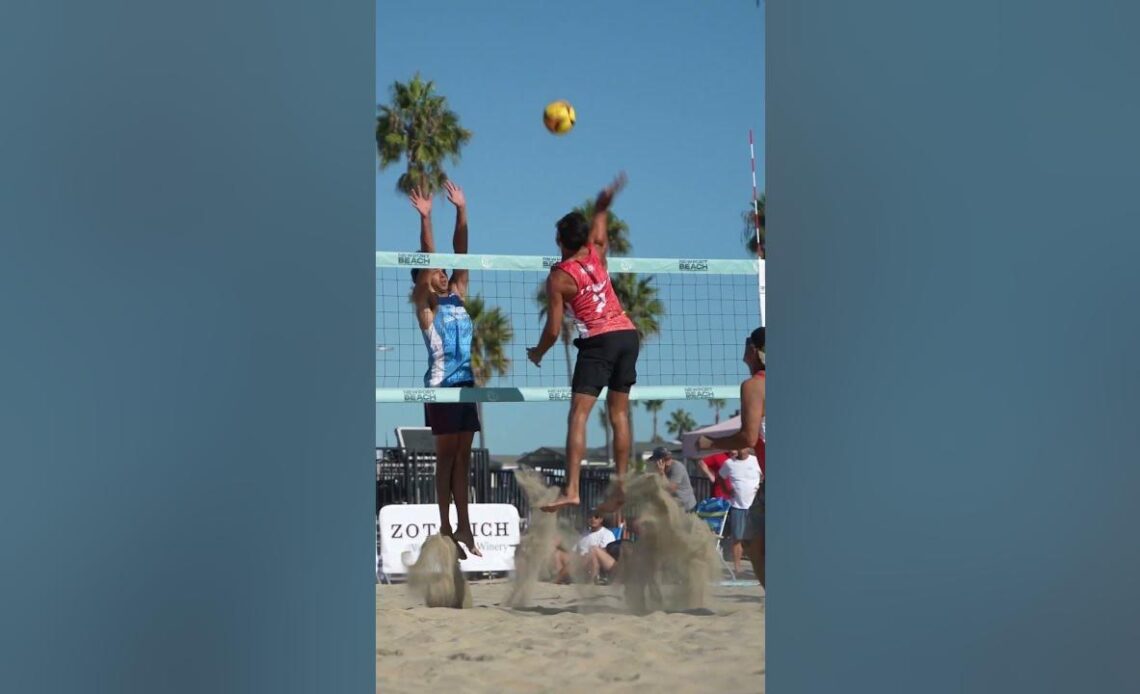 Taylor Sander 🏐 FLIPPER & DELIVER #beachvolleyball #volleyball #shorts