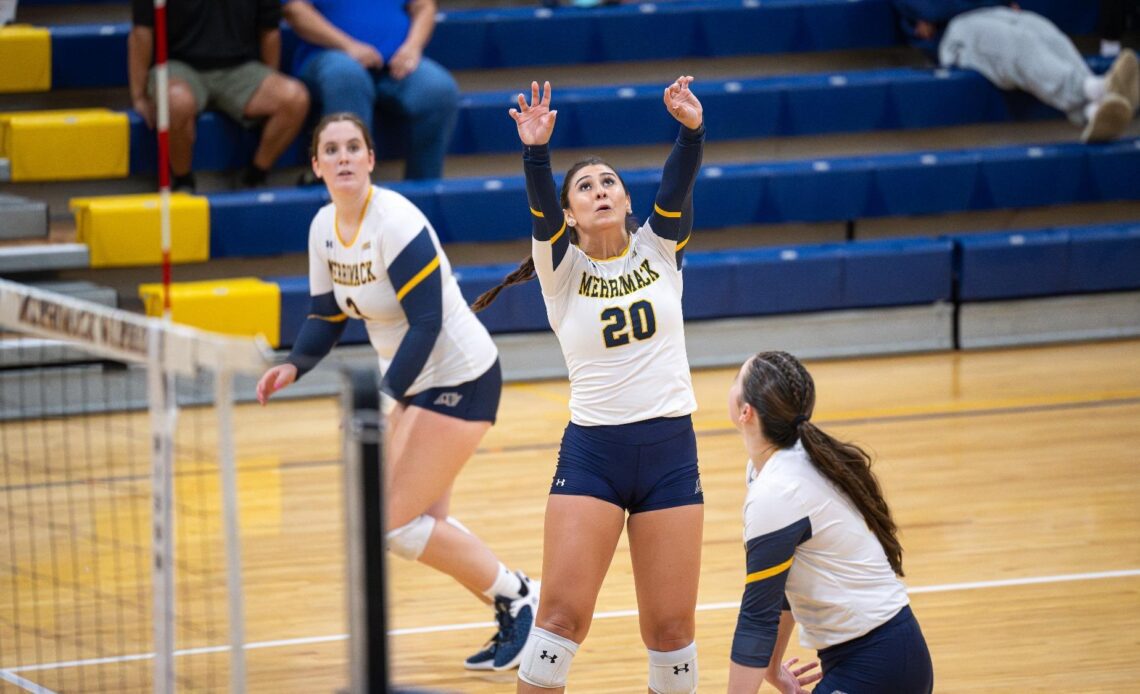 Women's Volleyball Ends Season With Three Set Loss to Sacred Heart