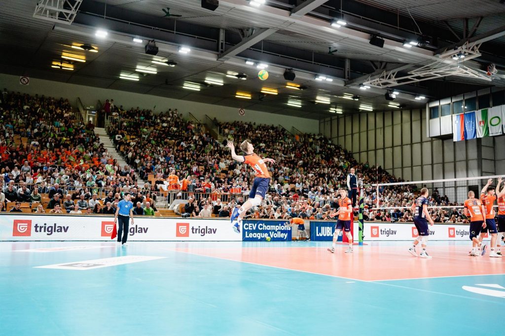 WorldofVolley :: CEV CL M: Asseco Resovia Rzeszów Overpowers ACH Volley, Trentino defeated Tours