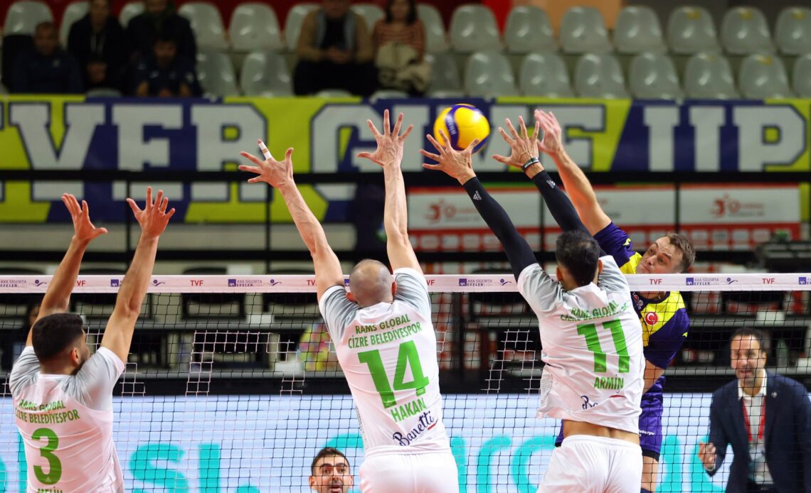 WorldofVolley :: TUR M: Halkbank and Fenerbahce Continue Their Unbeaten Streak