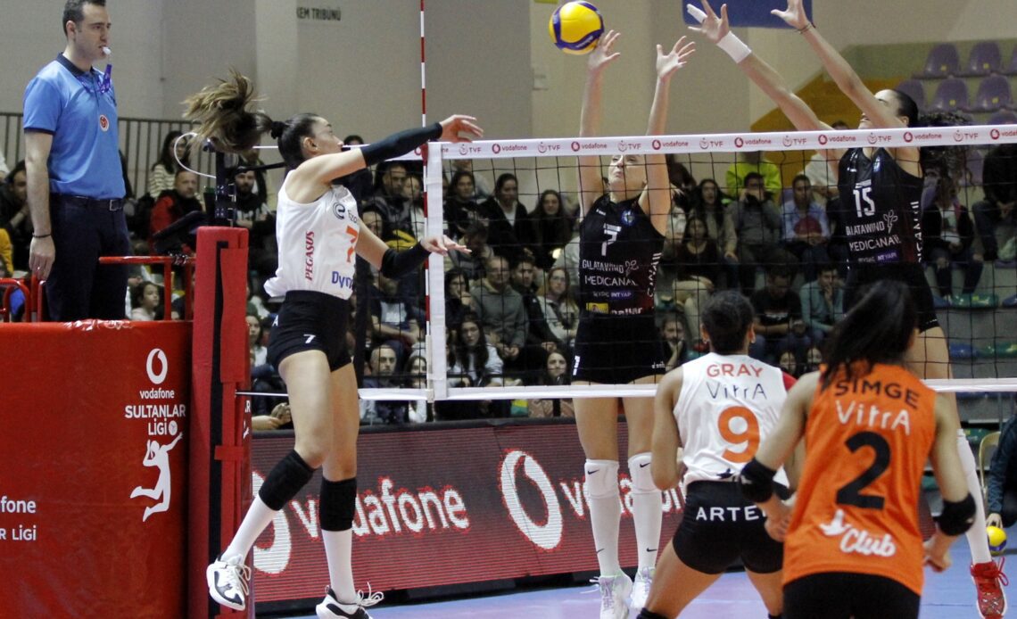 WorldofVolley :: TUR W: Eczacıbaşı Dynavit Secures a 3-0 Victory Over Nilüfer Belediyespor