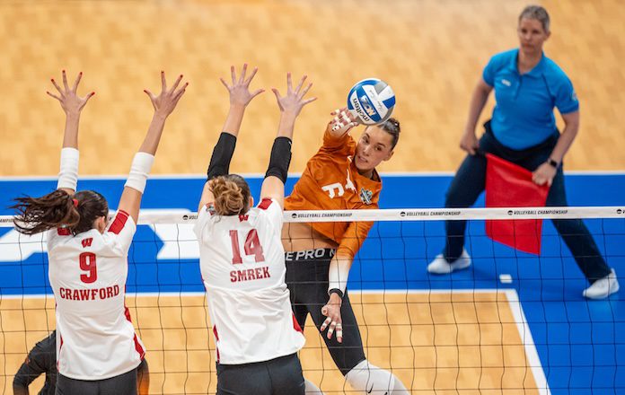 Skinner, O'Neal spark Texas past Wisconsin and into national title match