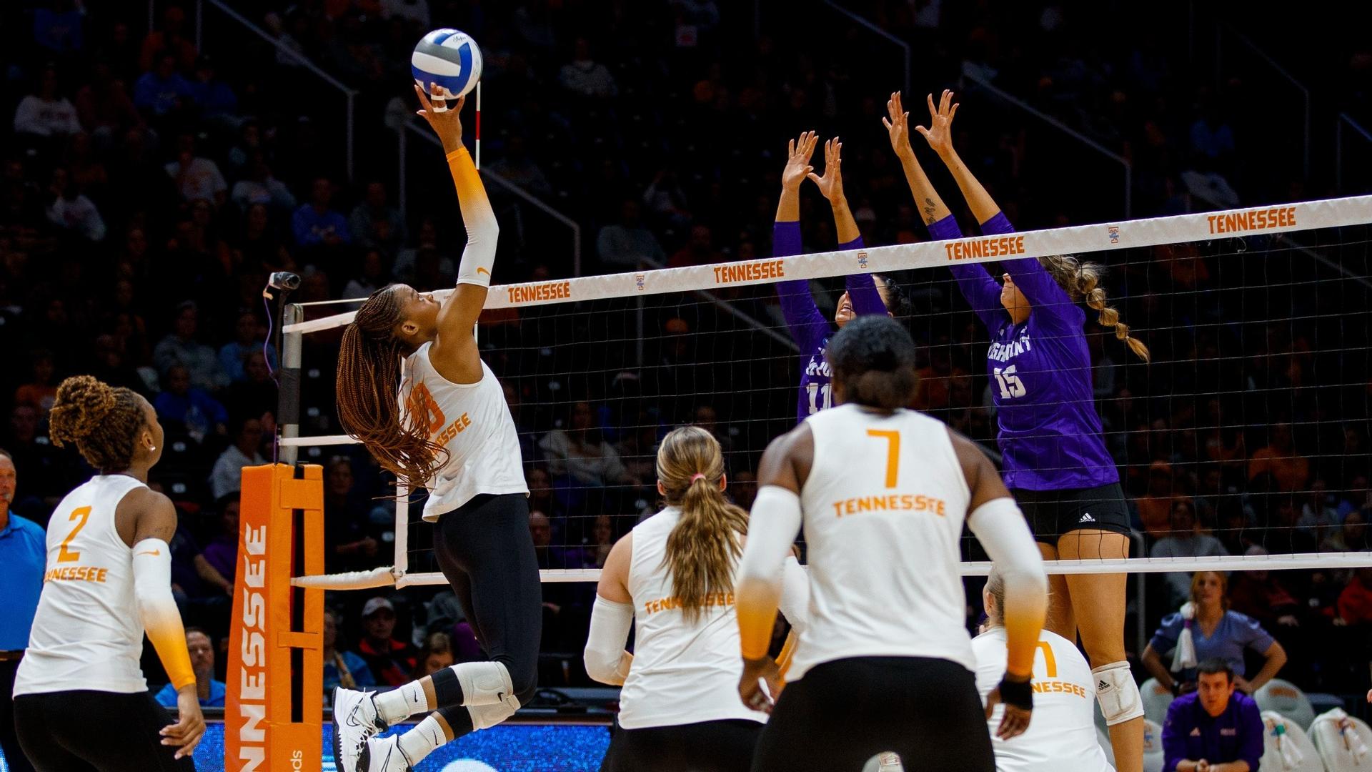 VB Weekend Preview: #3 Seed Lady Vols Face #2 Texas in Sweet Sixteen