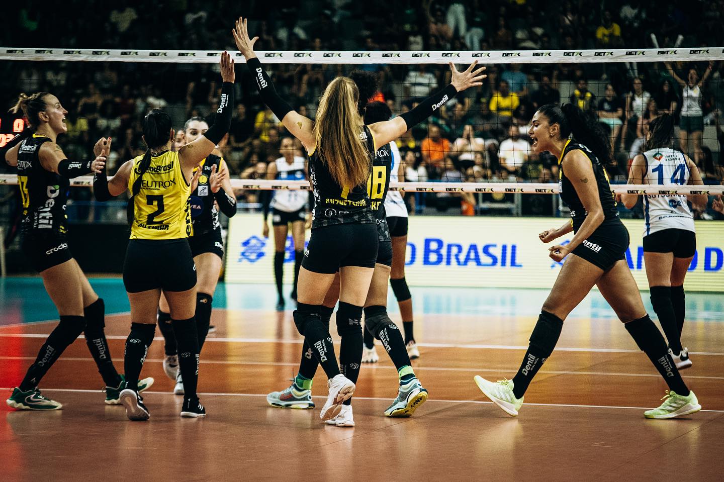 WorldofVolley :: BRA W: Sesc RJ Flamengo Triumphs Over São Caetano, and Dentil/Praia Clube defeated Pinheiros in Superliga BET7K