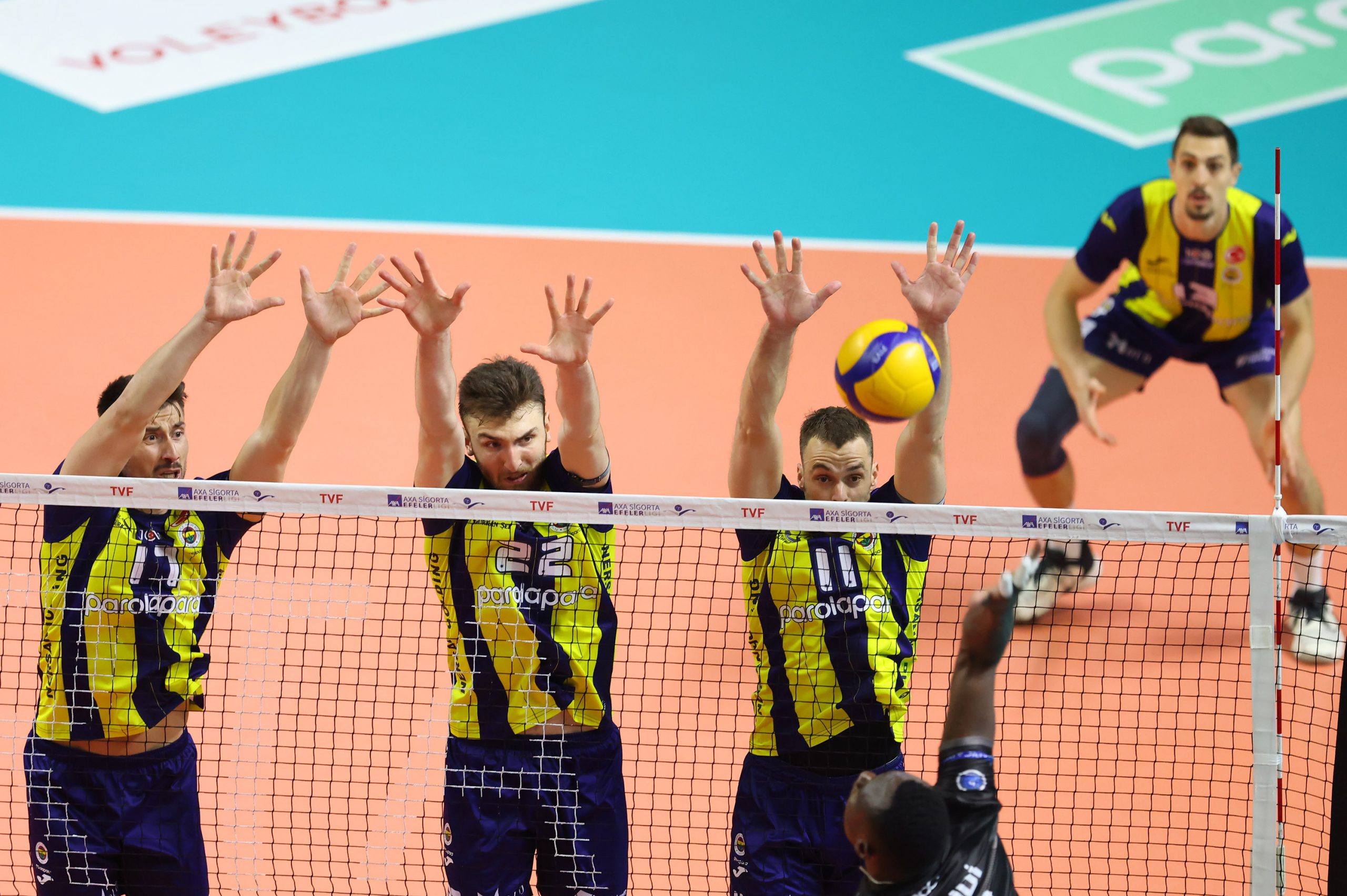 WorldofVolley :: TUR M: Week 11 Wraps Up in Turkey's AXA Sigorta Efeler Ligi