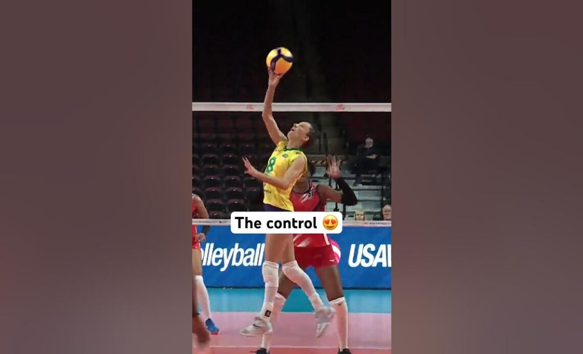 1️⃣ Handed Back Set 🤯 guarantee you’ve NEVER seen it like that! #volleyballworld