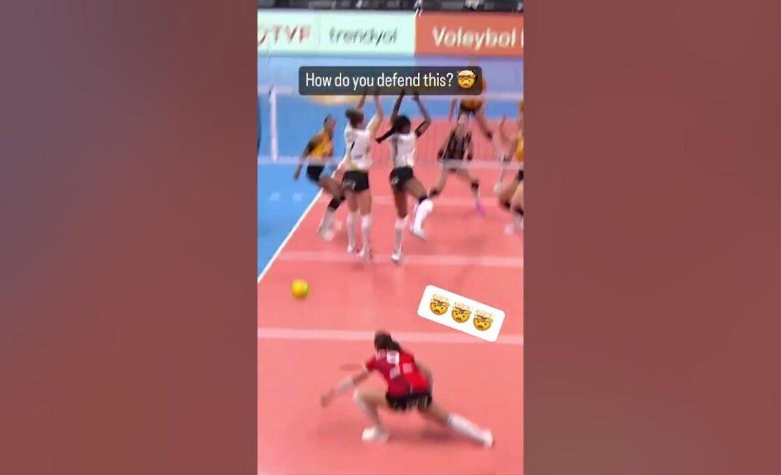 How do you defend this? 🤯📺 Watch the #CLVolleyW live on EuroVolley.TV #volleyball
