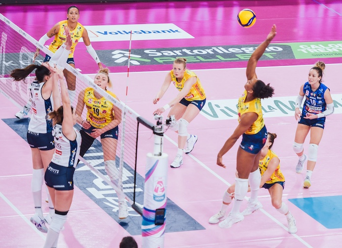 Women’s pro volleyball report: Mims, Keene lead Nantes into first in France