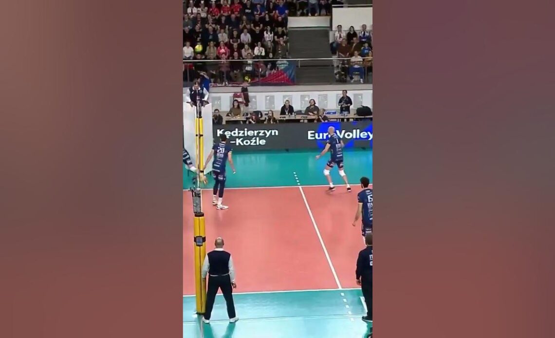 Don't Let the Ball Touch the Ground! #volleyball #sports #europeanvolleyball