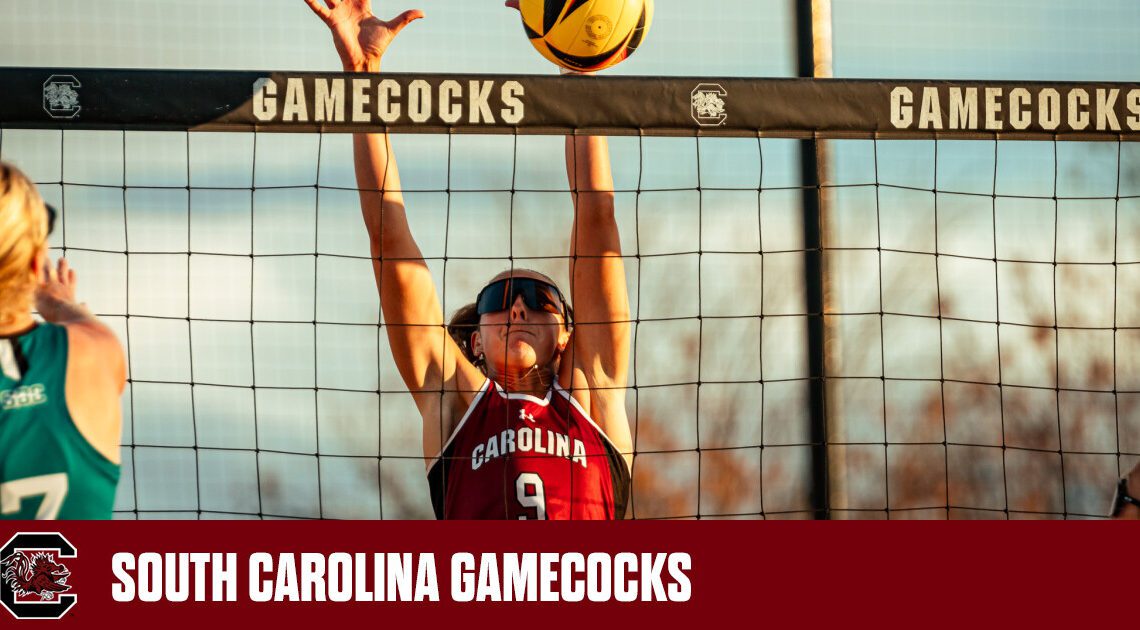 Gamecocks Split Tight Decisions to Open Weekend – University of South Carolina Athletics