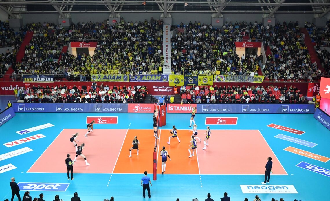 WorldofVolley :: TUR W: Fenerbahçe Opet Secures Victory Against VakıfBank with a 3-1 Win