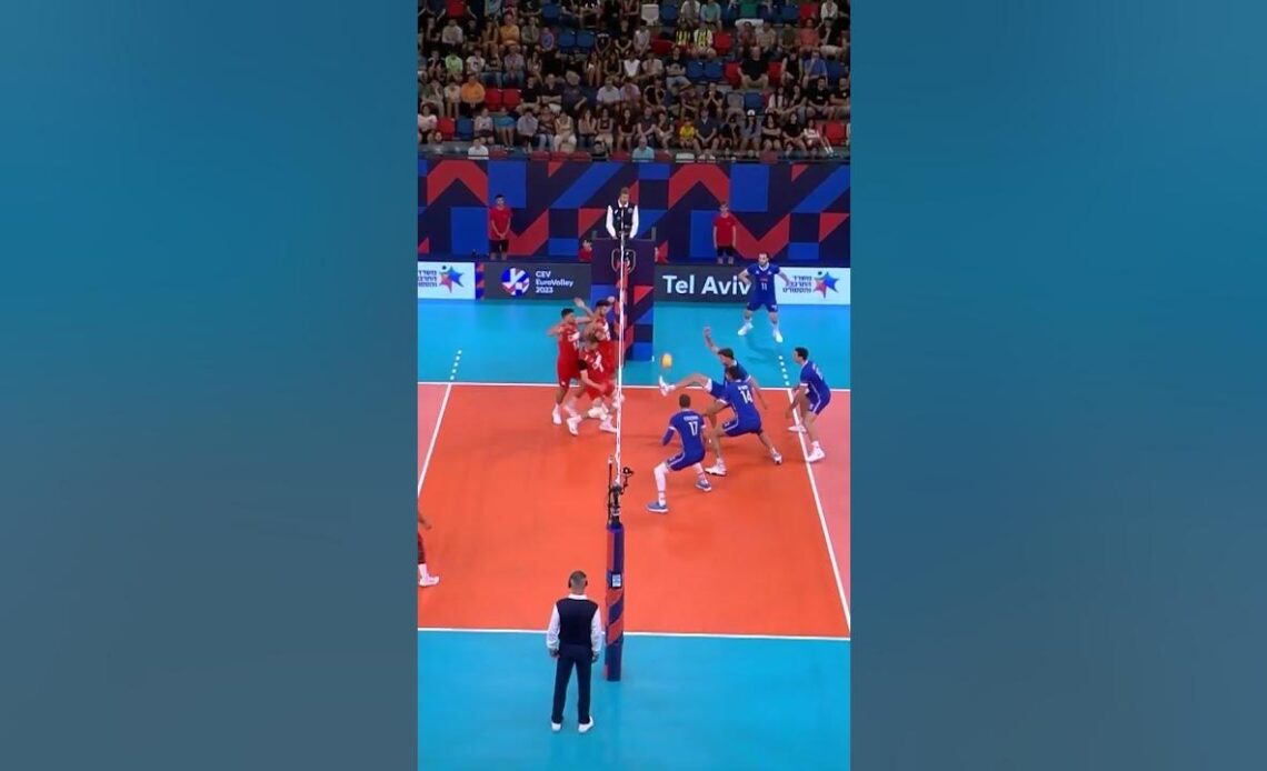 Did you see what he did there? Perfect set! #europeanvolleyball  #volleyball