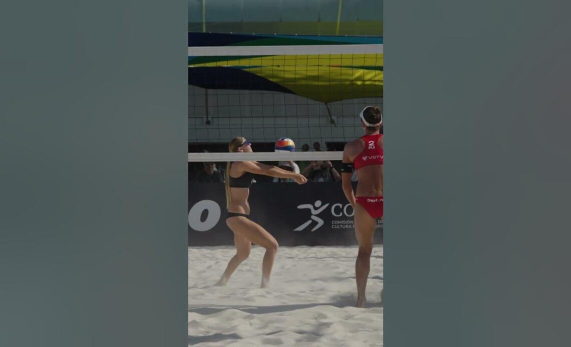 Savvy Simo clutch dig and transition down the line  #beachprotour