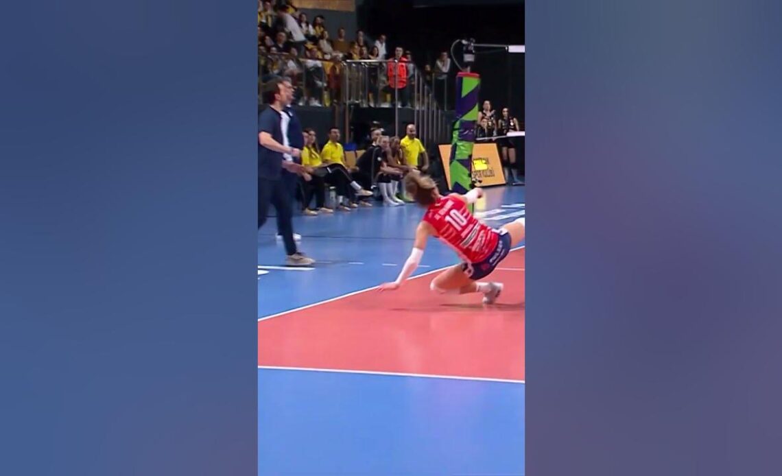 Surviving a "Cannon Shot" and Getting the Point #europeanvolleyball #volleyball