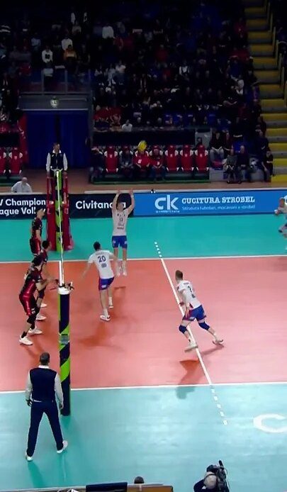 Very unexpected ending to this rally 😍 #europeanvolleyball #volleyball