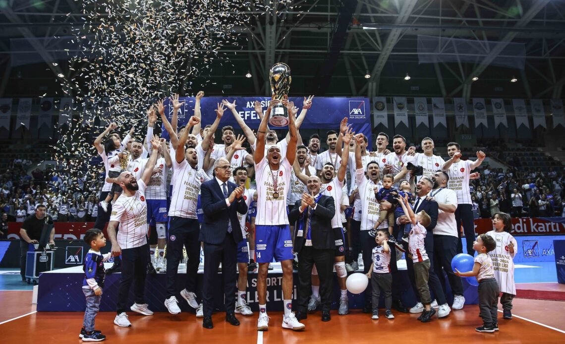 WorldofVolley :: TUR M: Halkbank Crowned Champions of AXA Sigorta Efeler Ligi