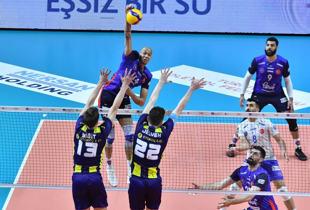 WorldofVolley :: TUR M: Halkbank Secures Second Victory Against Fenerbahçe in Volleyball Playoff Finals