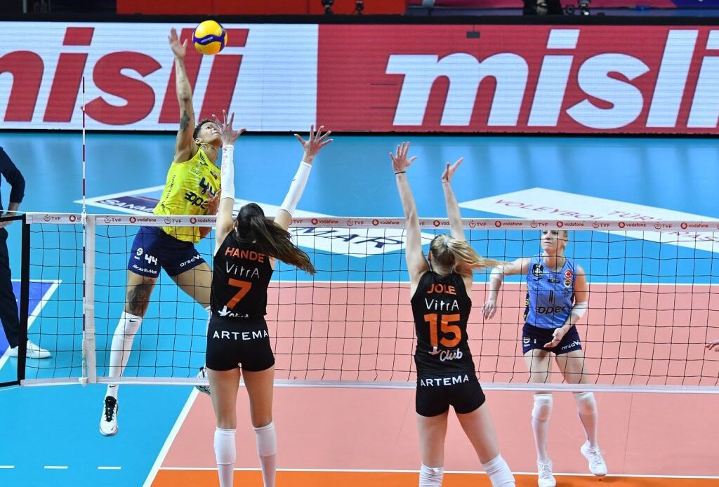 WorldofVolley :: TUR W: Fenerbahçe Opet Takes Lead in PlayOff Finals