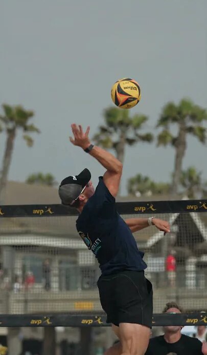 QUALIFIED! Alvaro Filho, Caleb Kwekel sweep way into the AVP Huntington Beach main draw